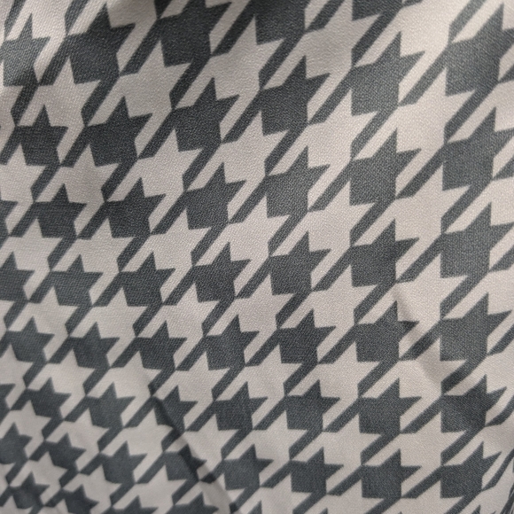 Ann Taylor NWT Houndstooth Polyester Blouse Womens Size Small Gray White - Picture 3 of 5